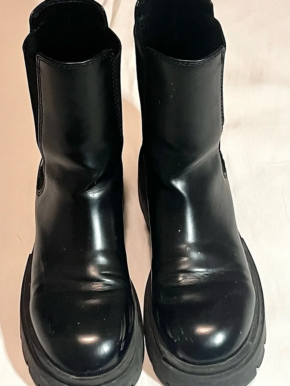 H&M women’s black leather pull-on ankle boots
